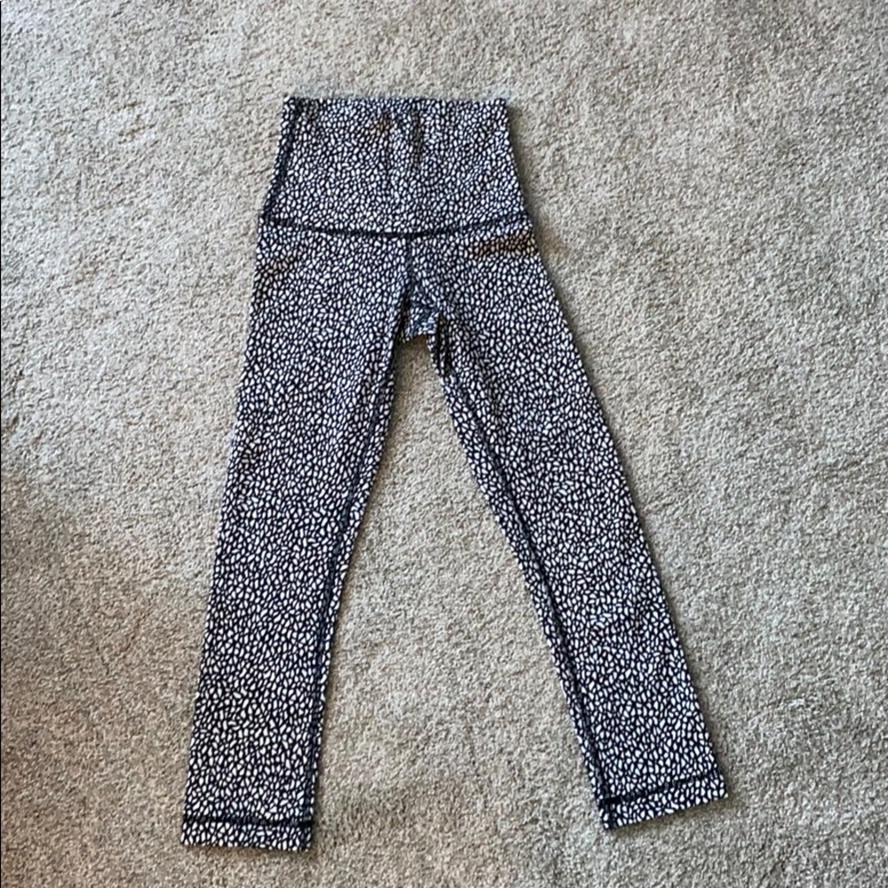LuLu Lemon Size 2 Leggings - Picture 1 of 3